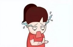身上痒一抓就起大片疙瘩咋回事